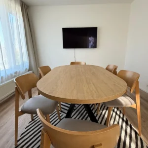 Židle na míru - dub a béžový samet JustyDesign